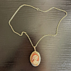 Vintage Cameo Locket Necklace Gold Tone Oval Pendant Victorian Style 18”